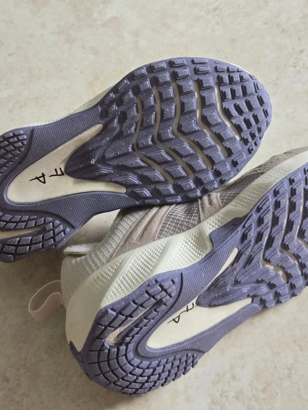 Nike metro tek Kids off white Sneakers with Lavender Swoosh Size 11c Toddler